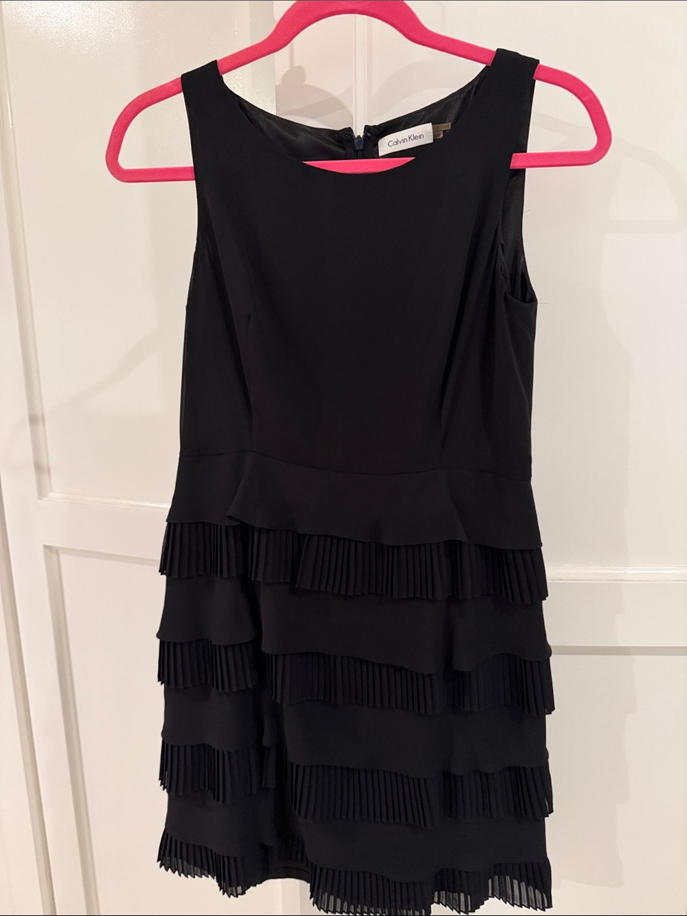 Calvin Klein 6P Black Tiered Pleated Dress